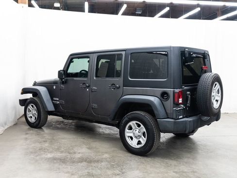 Used 2018 Jeep Wrangler Unlimited Sport w/ Connectivity Group image 4