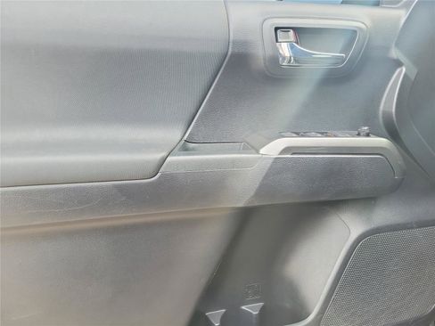 Used 2020 Toyota Tacoma TRD Sport image 18