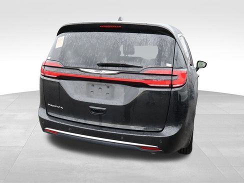 Used 2023 Chrysler Pacifica Touring-L FWD image 13