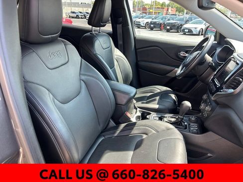 Used 2019 Jeep Cherokee Limited AWD/4WD image 6