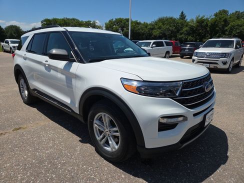 Certified 2022 Ford Explorer XLT w/ Equipment Group 202A AWD/4WD image 11