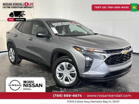 Used 2025 Chevrolet Trax LS image 1