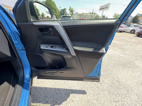 Used 2018 Toyota RAV4 LE AWD/4WD image 41