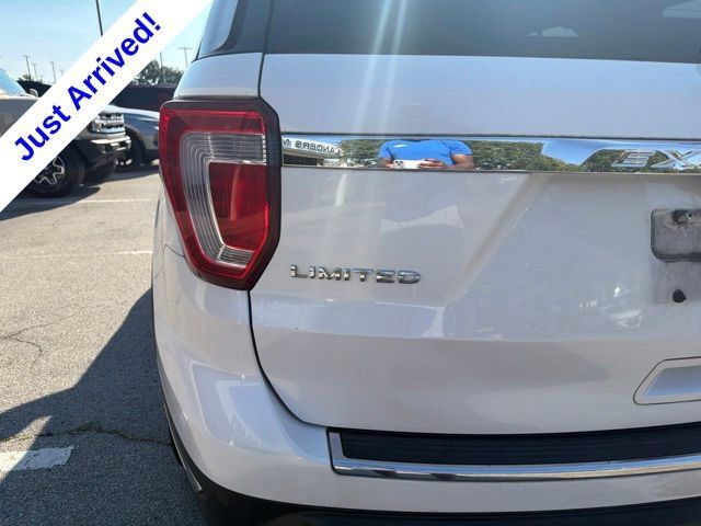 Used 2018 Ford Explorer Limited w/ Equipment Group 301A FWD image 16