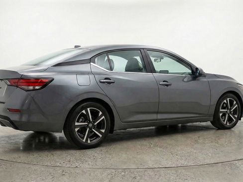 Used 2025 Nissan Sentra SV FWD image 9