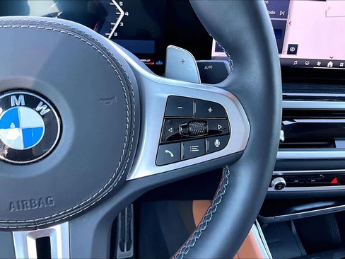 Certified 2025 BMW X6 M60i w/ Dynamic Handling Package image 25