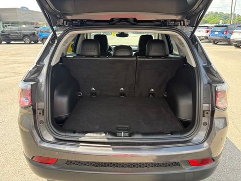 Used 2022 Jeep Compass Latitude FWD image 30