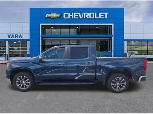 Used 2022 Chevrolet Silverado 1500 LT RWD image 2