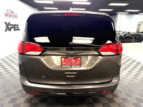 Used 2018 Chrysler Pacifica Touring Plus w/ S Appearance Package FWD image 13