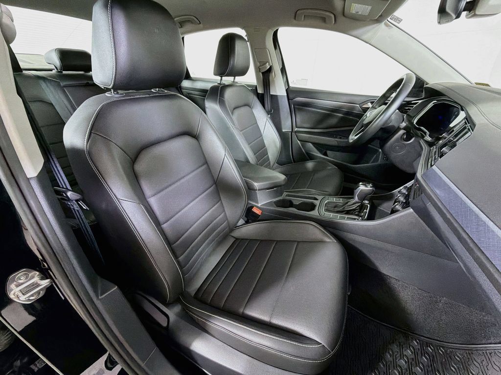 Used 2024 Volkswagen Jetta SE FWD image 23