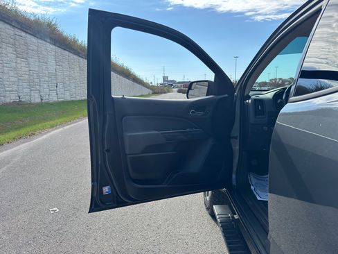 Used 2017 Chevrolet Colorado Z71 image 13