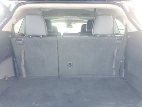 Used 2023 Toyota Highlander XLE FWD image 9
