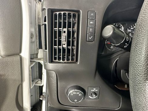 Used 2018 Chevrolet Express 3500 LT w/ LT Preferred Equipment Group RWD image 17
