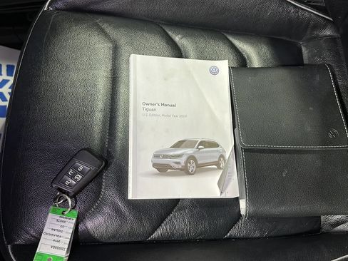 Used 2019 Volkswagen Tiguan SEL Premium R-Line w/ 3rd Row Seat Package AWD/4WD image 33
