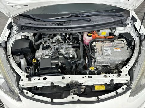 Used 2015 Toyota Prius C One FWD image 27