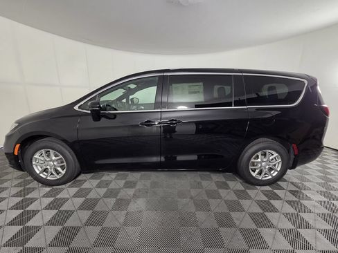 New 2026 Chrysler Pacifica Select FWD image 8