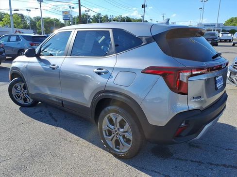Used 2026 Kia Seltos LX AWD/4WD image 6