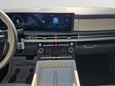 Used 2025 Hyundai Santa Fe Calligraphy image 11