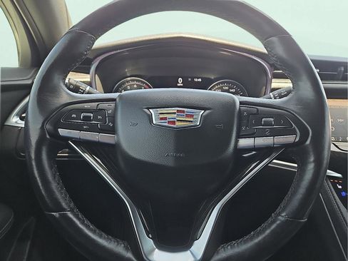Used 2022 Cadillac XT6 Premium Luxury w/ Technology Package FWD image 17