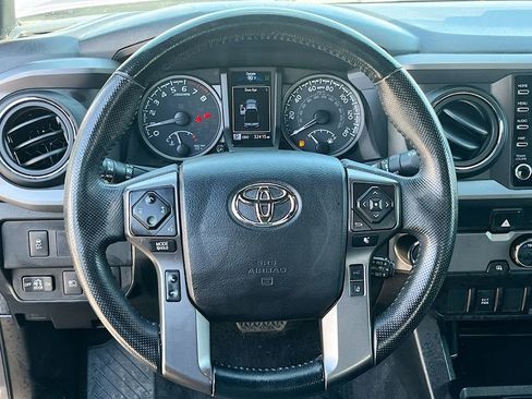 Used 2022 Toyota Tacoma TRD Sport w/ TRD Premium Sport Package RWD image 11