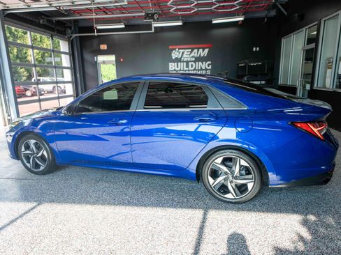 Used 2022 Hyundai Elantra Limited FWD image 2