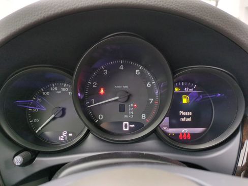 New 2026 Porsche Macan AWD/4WD image 11