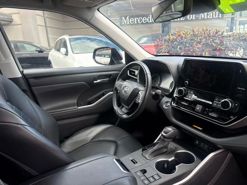 Used 2023 Toyota Highlander XLE FWD image 28