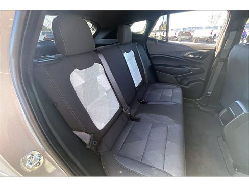 Used 2025 Chevrolet Trax RS w/ Sunroof Package image 29