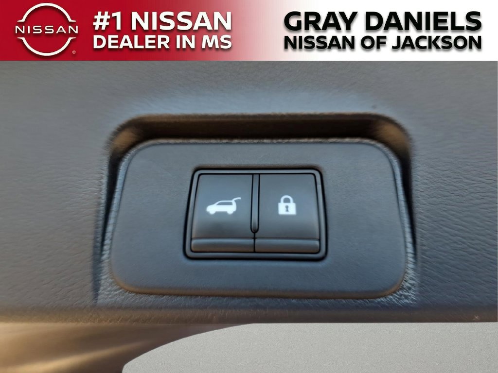 Used 2023 Nissan Rogue SL w/ SL Premium Package FWD image 9