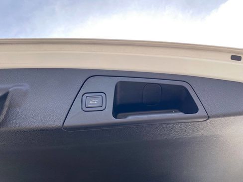 Used 2020 Buick Envision Essence image 35