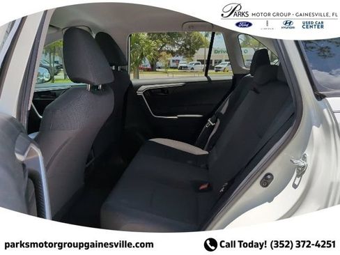 Used 2021 Toyota RAV4 LE FWD image 16