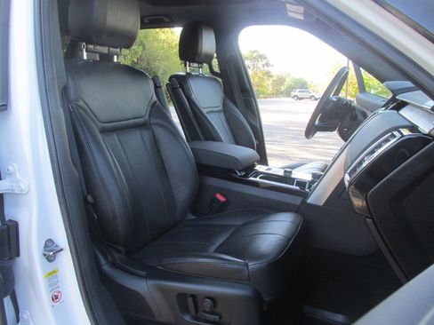 Used 2018 Land Rover Discovery HSE image 55