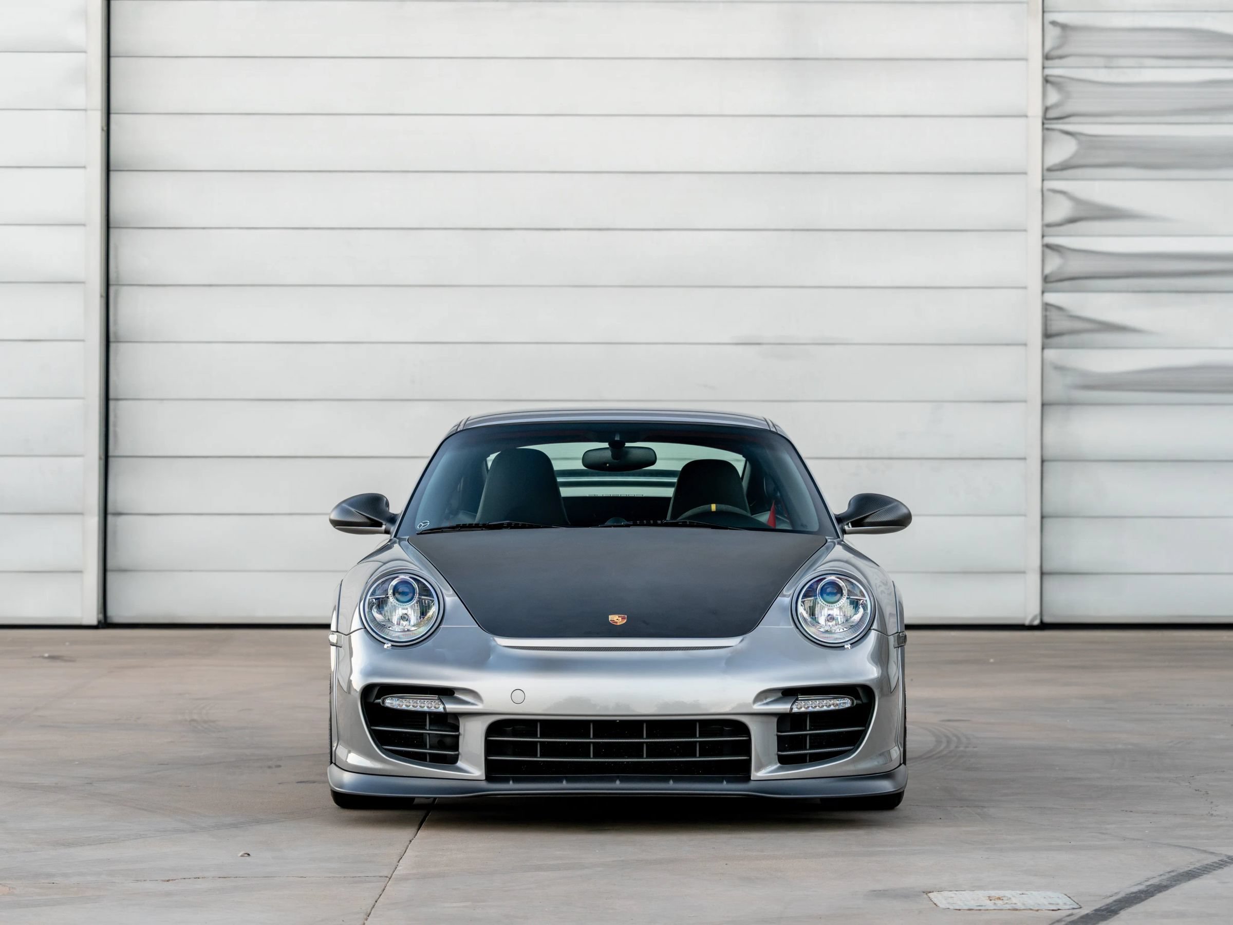 Used 2011 Porsche 911 GT2 RS RWD image 3