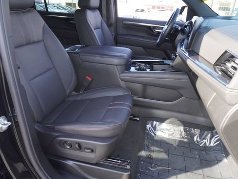 Used 2026 Chevrolet Suburban RST RWD image 9