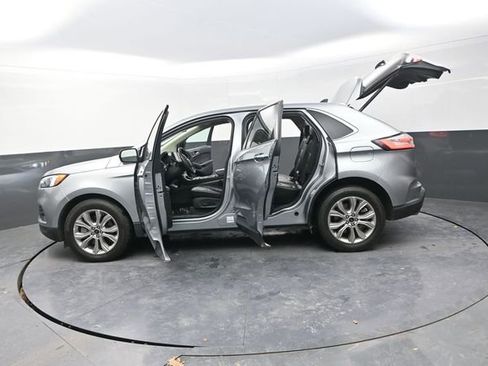 Used 2024 Ford Edge Titanium image 29