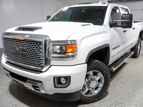 Used 2017 GMC Sierra 2500 Denali w/ Duramax Plus Package AWD/4WD image 35