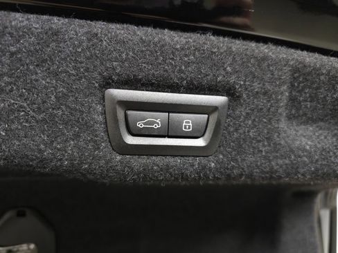 Used 2025 BMW 550e xDrive w/ Executive Package image 9