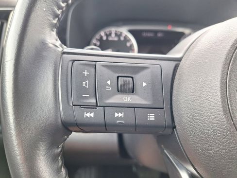 Used 2024 Nissan Pathfinder SV FWD image 13