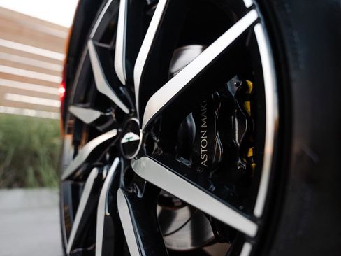 Used 2018 Aston Martin DB11 Coupe image 82