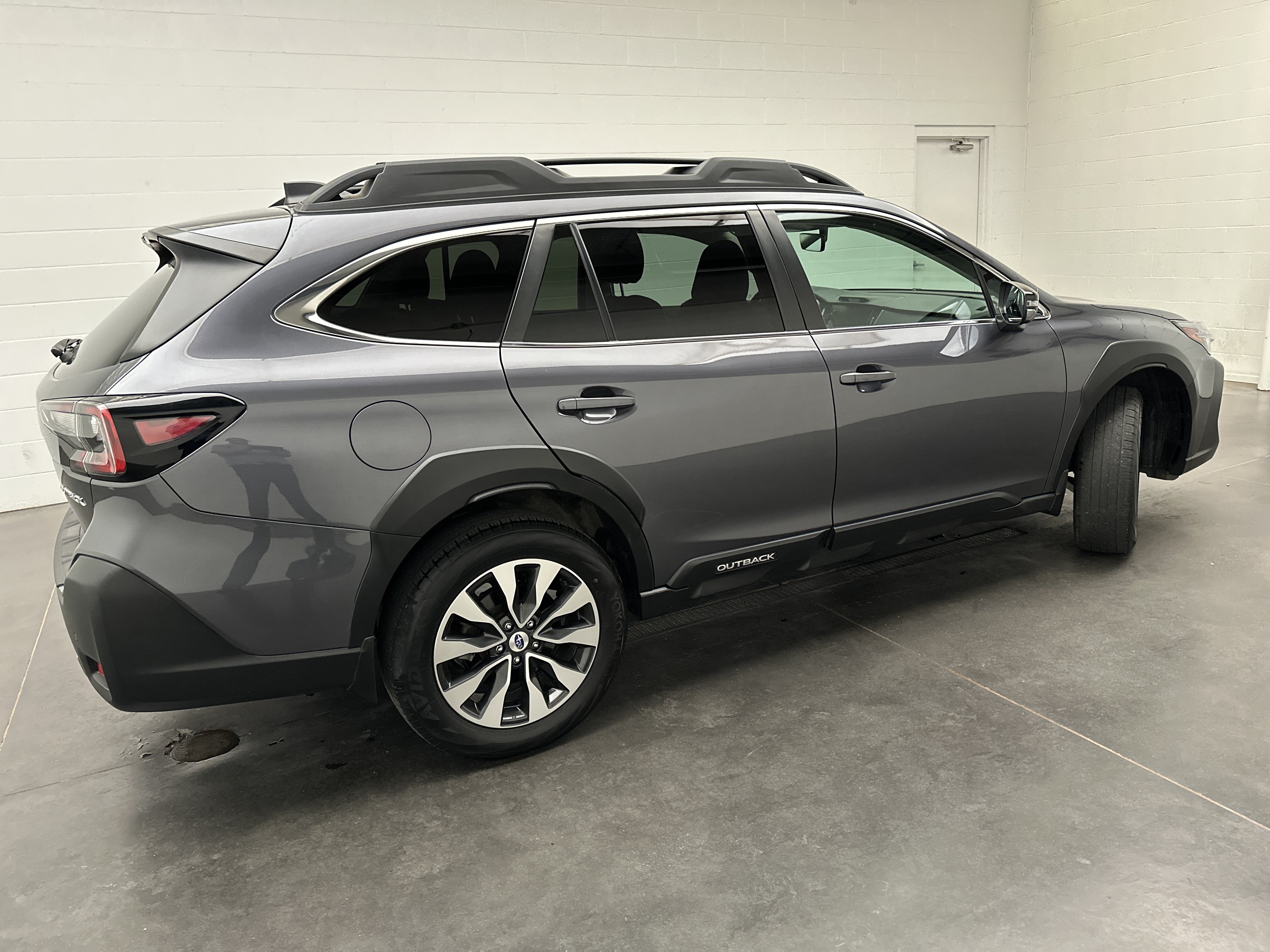 Used 2024 Subaru Outback Limited AWD/4WD image 10