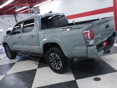 Used 2022 Toyota Tacoma TRD Sport w/ Technology Package RWD image 6
