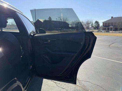 Used 2019 Audi Q8 Premium w/ Convenience Package image 24