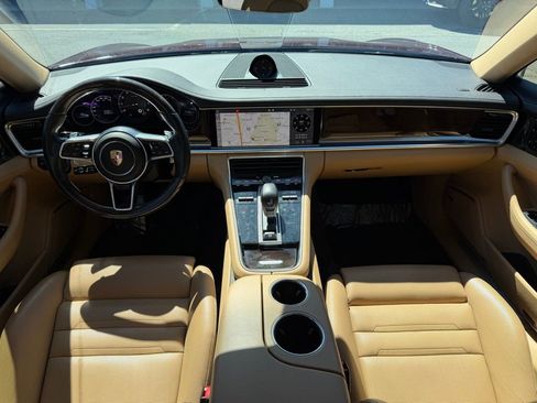 Used 2018 Porsche Panamera RWD image 29