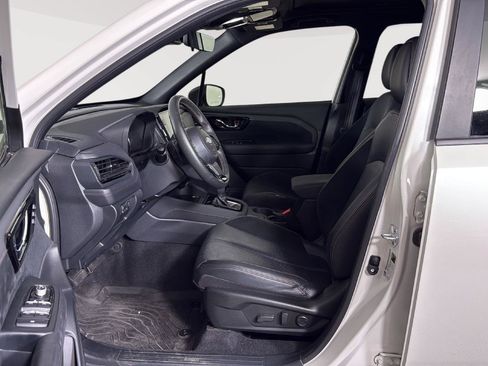 Used 2025 Subaru Forester Touring w/ Popular Package - Touring AWD/4WD image 5