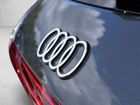 Used 2025 Audi Q5 Premium w/ Convenience Package AWD/4WD image 29