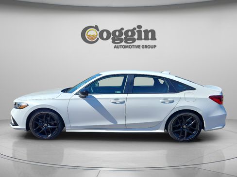 Used 2023 Honda Civic Sport image 2