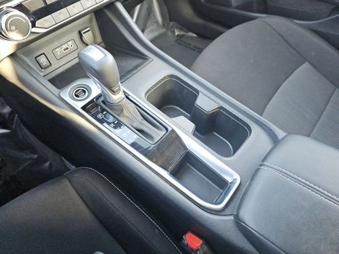 Used 2025 Nissan Sentra SV image 31