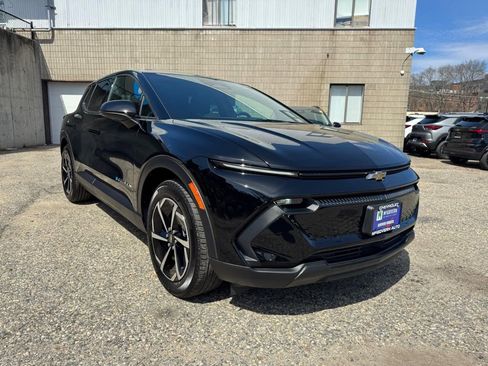 Used 2025 Chevrolet Equinox EV LT image 8