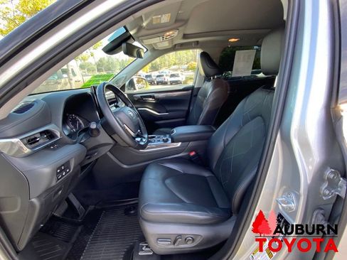 Used 2022 Toyota Highlander Platinum AWD/4WD image 35