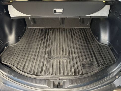Used 2018 Toyota RAV4 XLE AWD/4WD image 23